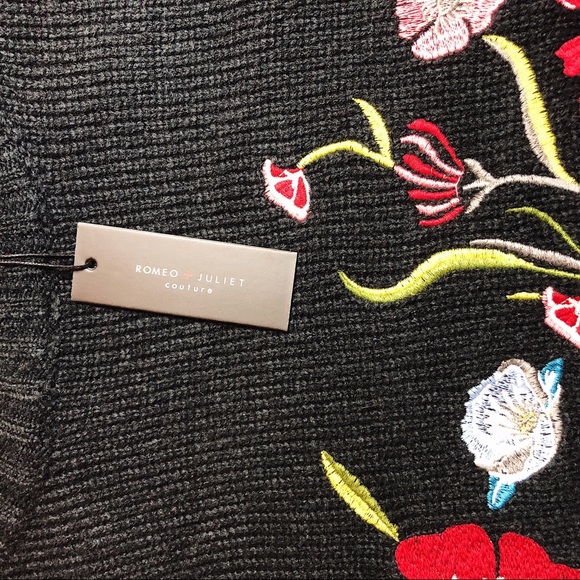 Romeo & Juliet Couture Floral Sweater - Picture 5 of 5